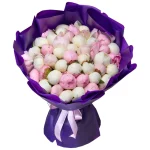 Букет из 51 белого и розового пиона